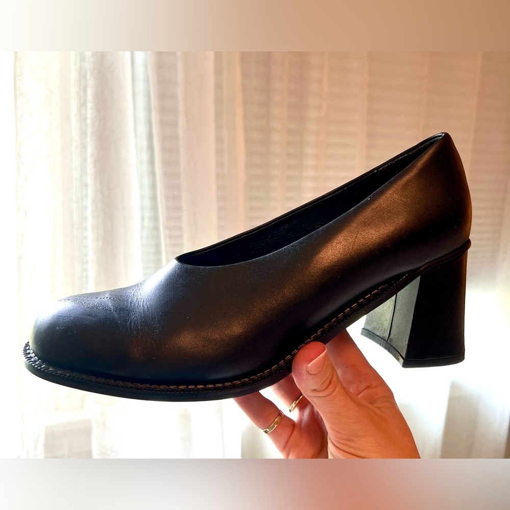 Flat Apartment Design Studio Black Heels